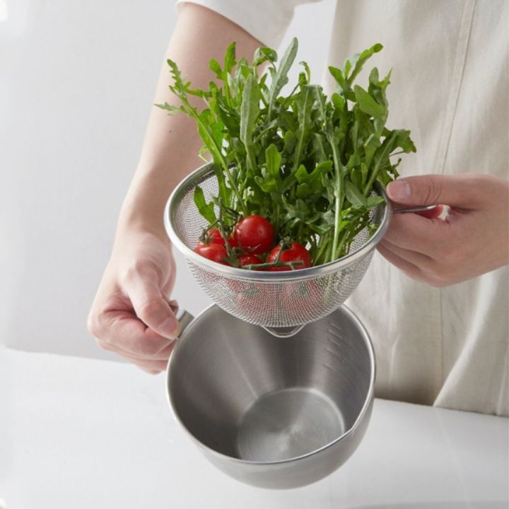 2Pcs/set%20sturdy%20Fine%20Mesh%20Stainless%20Steel%20Colander%20Large%20Capacity%20with%20Handle%20Drain%20Basket%20Measuring%20Scale%20Durable%20Scale%20Measuring%20Cup%20Vegetable%20Washing%20Basin%20-%20Image%204