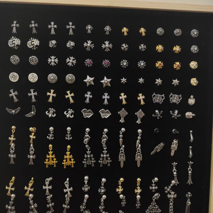 Trendy%20brand%20CH%20Croling%20old-fashioned%20vintage%20Thai%20silver%20with%20diamond%20cross%20flower%20Scout%20flower%20stud%20earrings%20collection%20of%20men%20and%20women%20925%20silver%20needles%20-%20Image%202