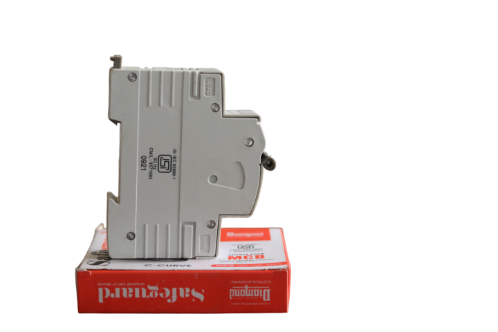 Diamond%20Safeguard%20Single%20Pole%20Minitaure%20Circuit%20Breaker%20(%20MCB%20)%20C16%20-%20Image%205