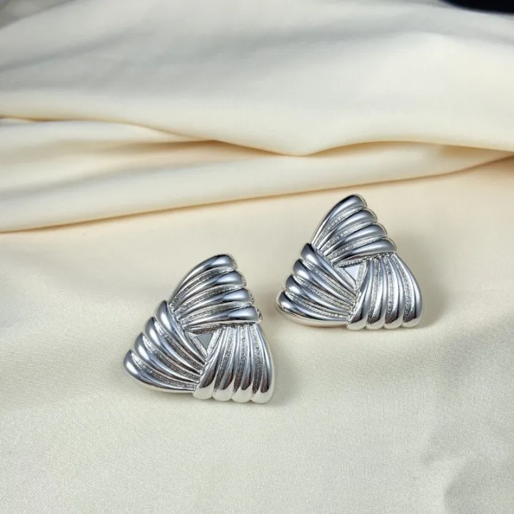 %E3%80%90Trendy%20designs%E3%80%912024%20Niche%20Elegant%20Vintage%20Feather%20Earrings%20Golden%20Stripe%20Wrapped%20Triangle%20Stud%20-%20Image%204