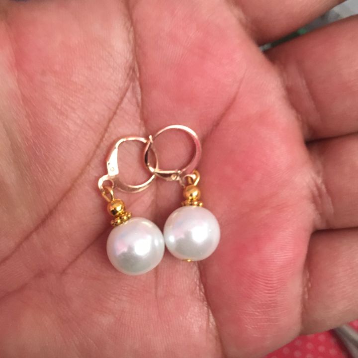 Classic%20Pearl%20Jhumka%20Earrings%20for%20Women%20-%202cm%20Drop%20Length,%2010mm%20Beads%20(2.5g)%20-%20Elegant%20Metal%20and%20Glass%20Design%20-%20Image%202