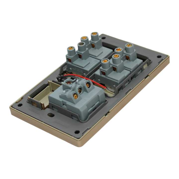 4%20Gang%20Plus%20Socket%20-%20Image%203