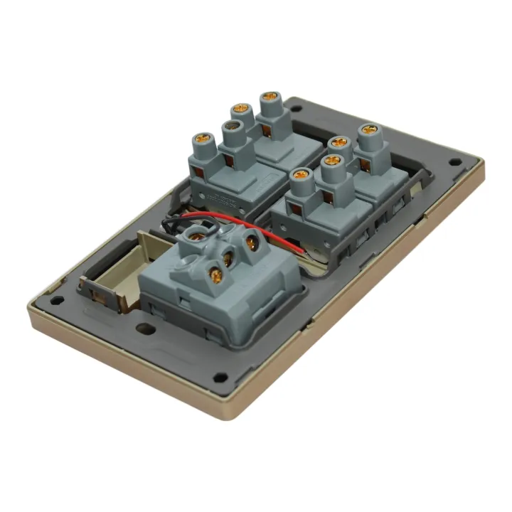 4%20Gang%20Plus%20Socket%20-%20Image%203