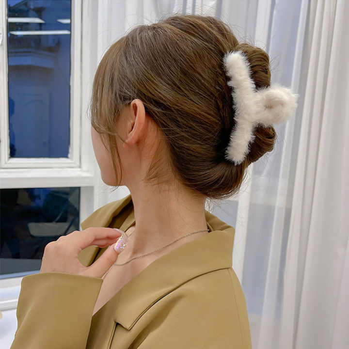 Women%20Hair%20Claw%20Plush%20Clip%20Cute%20Korean%20Fall%20Winter%20Solid%20Elegant%20Acrylic%20Furry%20Accessories%20Girls%20Faux%20Fur%20Hair%20Clamp%20Claw%20Clip%20Conbo%20-%20Image%202