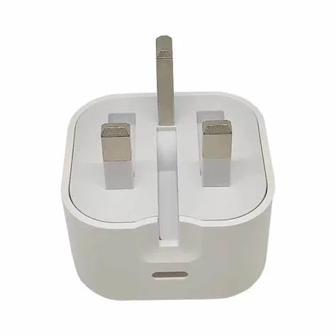 Apple%20Original%203-Pin%2020W%20Adapter%20USB-C%20Type%20%7C%20Adapter%20Only%20%7C%20Folding%20Pins%20-%20Image%204