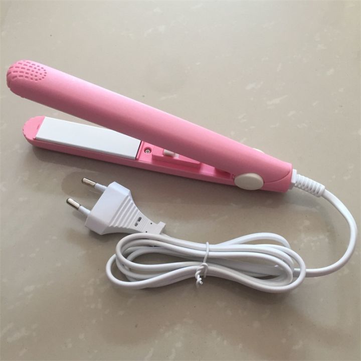 Professional%20Mini%20Hair%20Straightener%20%E2%80%93%20Titanium%20Flat%20Iron%20for%20Hair%20Styling%20&%20Straightening,%20Portable%20&%20High_Quality%20Hot%20Comb%20-%20Image%206