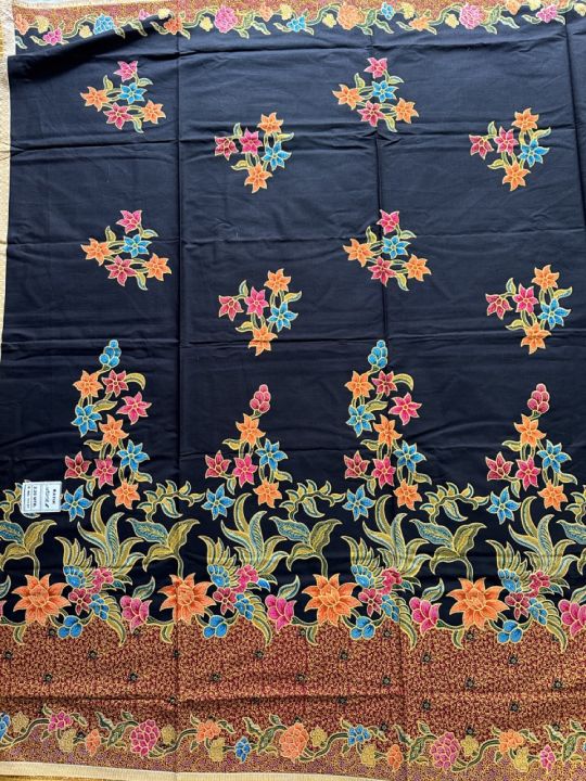 Cotton%20Floral%20Batik%20Print%20Lungi%20for%20Girls%20-%20Extra%20Wide,%20198%20cm%20Length%20-%20Image%203