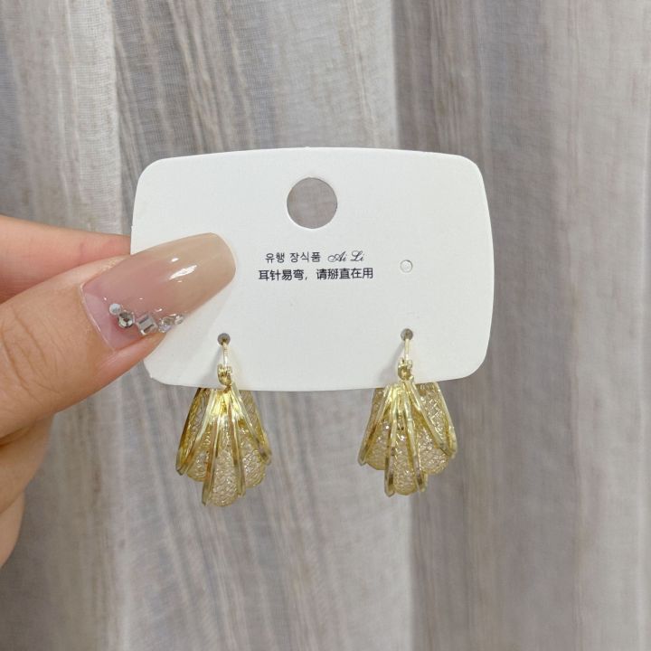 European%20and%20American%20super%20flash%20mesh%20crushed%20stone%20U-shaped%20earrings,%20high-end%20fashion%20temperament,%20celebrity%20style,%20light%20luxury,%20exaggerated%20earrings%20-%20Image%205