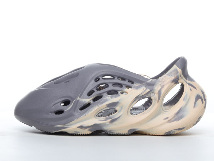 Shark%20Yeezy%20foam%20Runner%20Slides%20For%20Men%20-%20Image%207