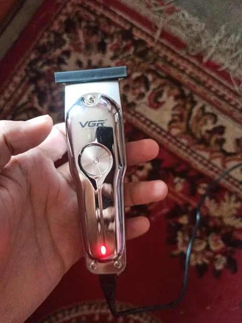 VGR%20071%20Professional%20Rechargeable%20Hair%20Trimmer%20for%20Men%20-%20Precision%20Grooming%20Tool%20-%20Image%204