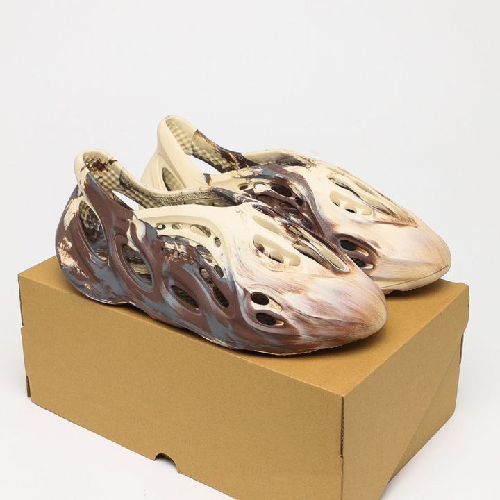 Shark%20Yeezy%20foam%20Runner%20Slides%20For%20Men%20-%20Image%205