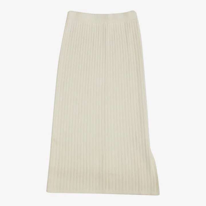 White%20Long%20Woolen%20Plain%20Design%20Skirt%20For%20Women%20-%20Image%204