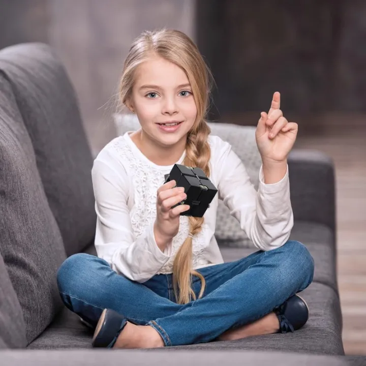 Infinity%20Cube%EF%BC%8C%20Aluminum%20alloy%20metal%20Infinity%20Cube%20Fidget%20toy,%20a%20stress%20relieving%20Rubik's%20Cube%20gift%20for%20children%20and%20adults%20-%20Image%208