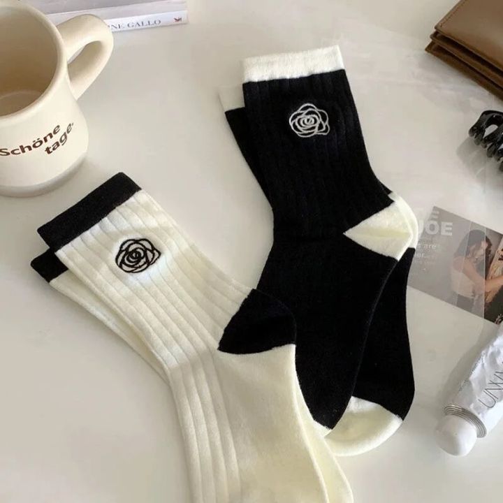 HOT%20Sweet%20Lolita%20Flower%20Cotton%20Socks%20Japanese%20Camellia%20Rose%20Socks%20Women%20Girls%20Students%20Ins%20Skirt%20Matching%20Black%20White%20Mid-tube%20Sock%20-%20Image%204