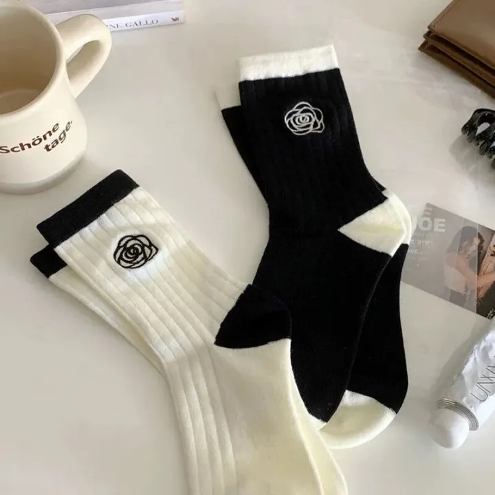 HOT%20Sweet%20Lolita%20Flower%20Cotton%20Socks%20Japanese%20Camellia%20Rose%20Socks%20Women%20Girls%20Students%20Ins%20Skirt%20Matching%20Black%20White%20Mid-tube%20Sock%20-%20Image%204
