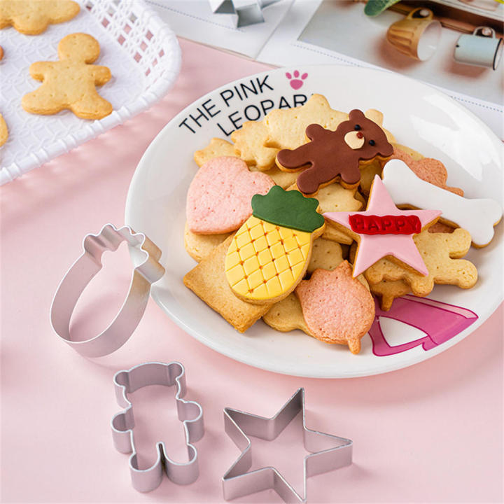 Non-stick%20surface%20-shaped%20cookie%20cutter%20Cute%20Durable%20Assorted%20shapes%20and%20sizes%20Biscuit%20mold%20Easy%20to%20clean%20Aluminium%20alloy%20Pastry%20cookies%20cutter%20for%20Baking%20enthusiasts%20Home%20baking%20Christmas%20cookies%20-%20Image%202