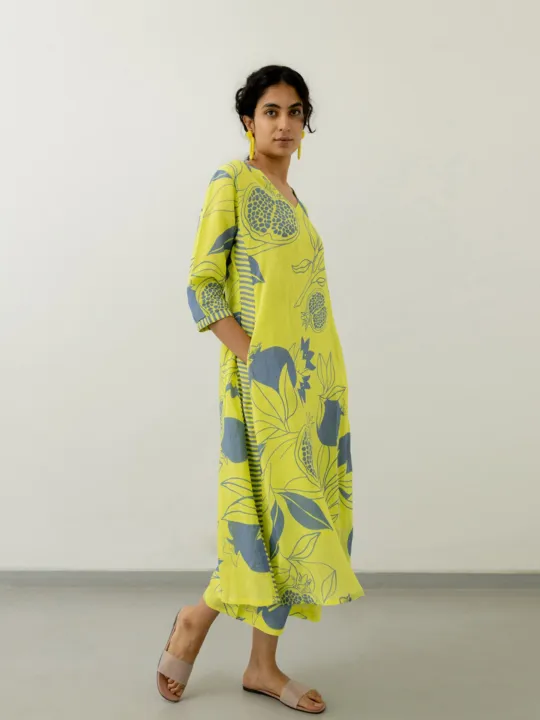 Fabdale%20White%20Floral%20Printed%20V-Neck%20Kurta%20Pant%20Co-ord%20Set%20%7C%20Wedding,%20Party%20&%20Festive%20Wear%20(RYEX009)%20-%20Image%206