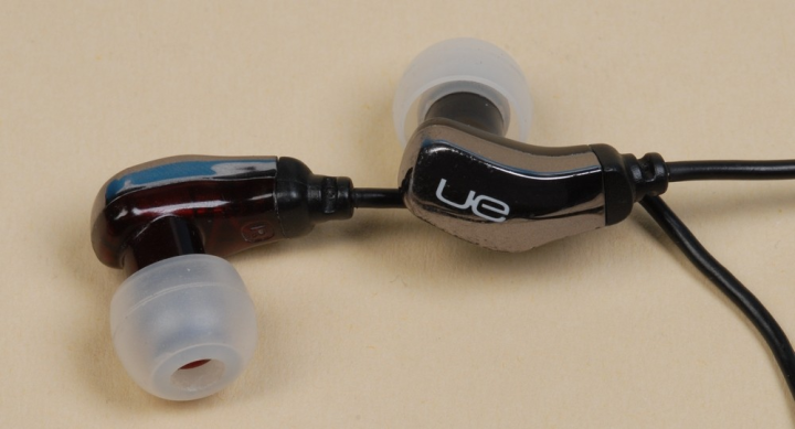 Logitech%20Ultimate%20Ears%20600vi%20Music%20Earphones%20%7C%20Noise%20Cancelling%20%7C%203D%20soundstage%20experience%20%7C%20integrated%20microphone%20%7C%20sweat%20resistant%20design%20%7C%20Extra%20bass%20-%20Image%205