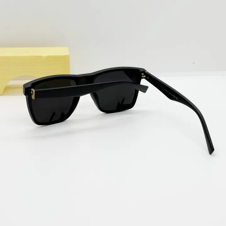 New%20Fashionable%20Square%20Black%20Lens%20Sunglasses%20with%20Carbon%20Fiber%20Frame%20for%20Men%20-%20Elegant%20Eyewear%20with%20Free%20Chain%20Cover%20-%20Image%204