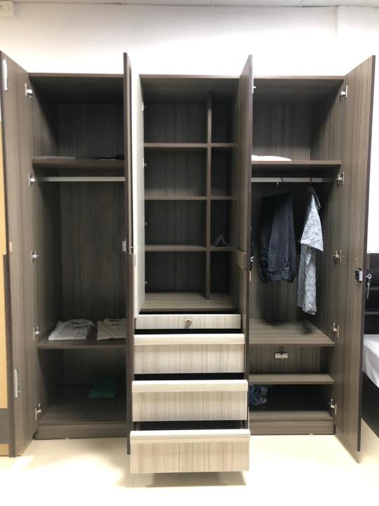 Modern%20Exclusively%20Designed%20Luxury%20Wardrobe%20With%20Dressing%20Table%20Attached%20-%20Image%204