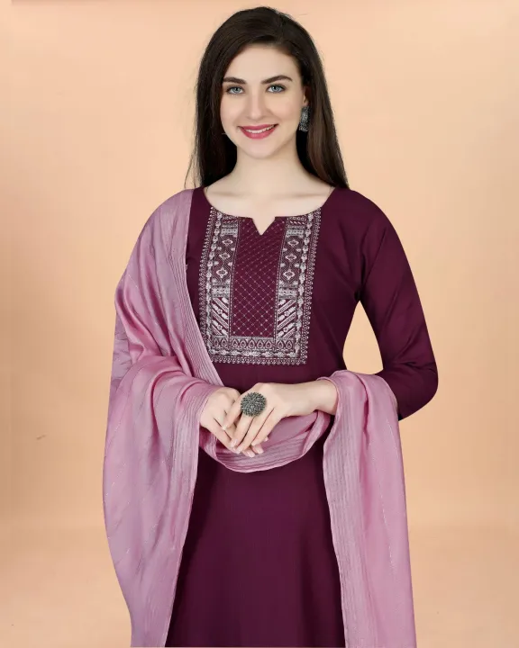 Women%E2%80%99s%20Cotton%20Blend%20Heavy%20Embroidered%20Kurta%20Set%20with%20Pant%20&%20Chanderi%20Dupatta%20By%20Sapnaaz%20Fashion%20-%20Image%205