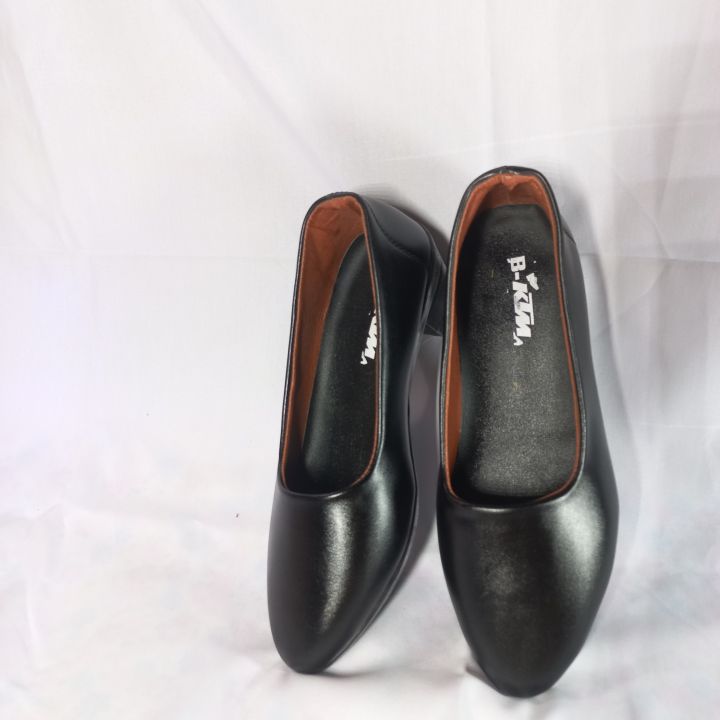 Black%20Leather%20Close%20Shoes%20For%20Women%20-%20Image%203