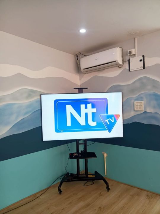 Portable%20TV%20Cart%20Height%20Adjustable%20-%2032%20to%2075%20Inch%20Mobile%20TV%20Stand%20with%20Webcam%20Shelf/Wheels,%20Floor%20Trolley%20for%20School/Office%20-%20Image%205