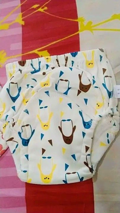 Baby%20Training%20Pants%20Reusable%20Diapers%20Leak-proof%20Waterproof%20Toddler%20Potty%20Pants%20(4%20pcs)%20-%20Image%203