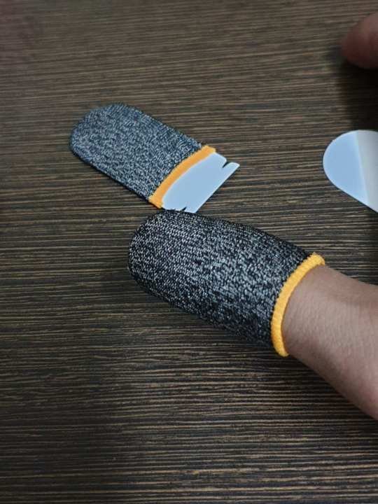 PUBG%20Mobile%20Finger%20Sleeve%20Cots%20-%202%20Pcs%20-%20Image%203