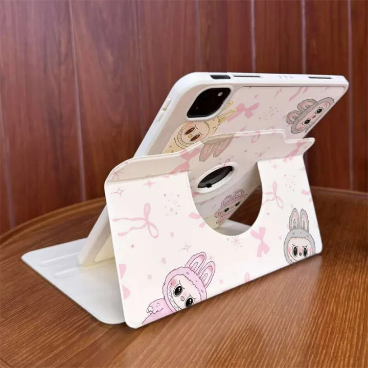 Labubu%20720%20Rotating%20Stand%2011%20Pen%20Slot%20Air%207%206%205%204%20Tablet%2010th%2010.9inch%20Compatible%20with%20iPad%208th%20Generation%2010.2inch%20Apple%20Pro%2011inch%20Acrylic%20Full%20Protection%20Shockproof%20Case%20-%20Image%204