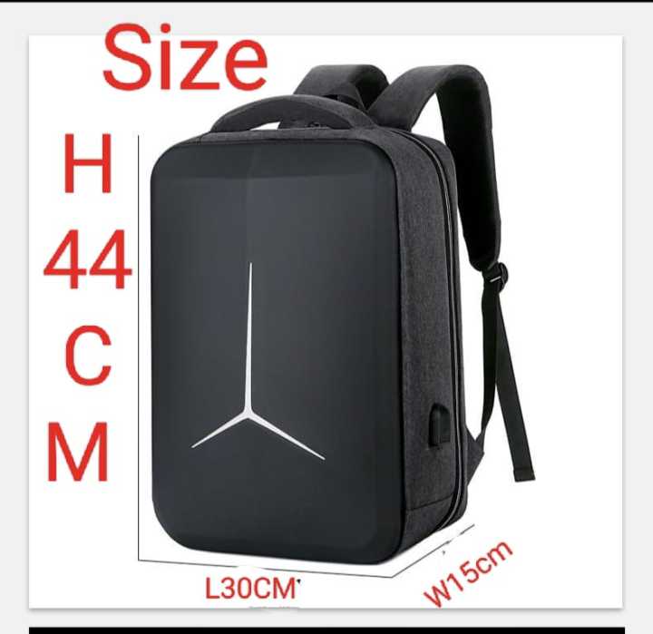 Gaming%20Laptop%20Bag%20with%20USB%20Port%20Hard%20Shell%20Business%20Travel%20Computer%20Backpack%20With%20Anti-Theft%20Waterproof%20features%20-%20Image%204