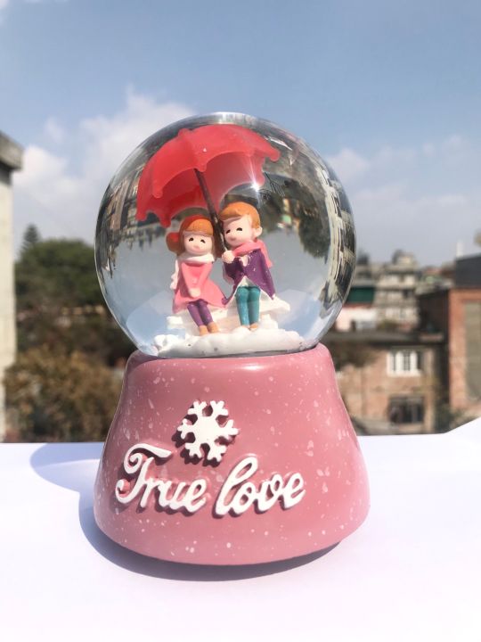 Pink%20Colored%20True%20Love%20Printed%20Couple%20Design%20Water%20Globe/Water%20Ball/Showpiece%20For%20Valentine%20-%20Image%202