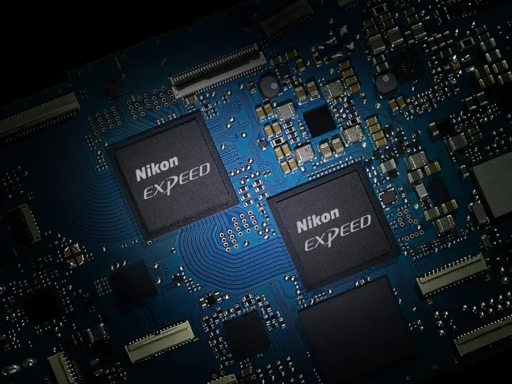 Nikon%20Z6%20II%20Mirrorless%20Camera%20Z%2024-70mm%20Lens%20with%20Bag%20and%2064%20GB%20Card%20-%20Image%207