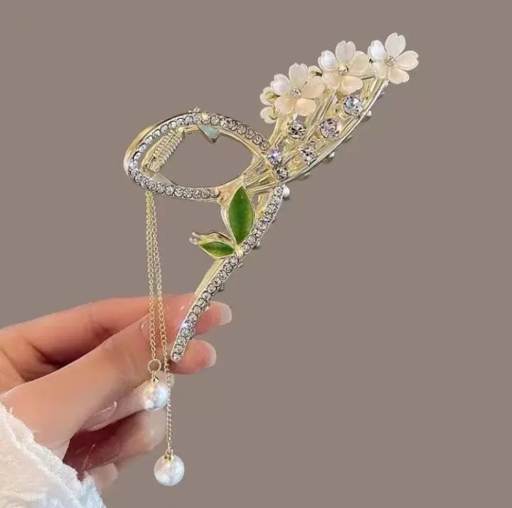 Masala Beads Pearl Rhinestone Flower Design With Tassel Claw Hair Clip