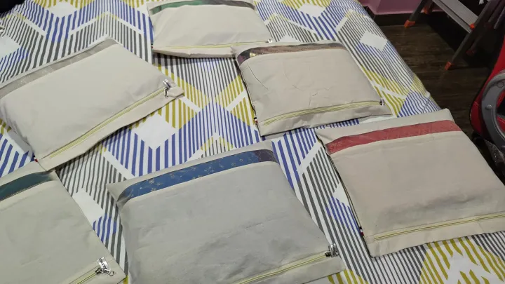 Cotton%20Saree%20Bags/Covers%20For%20Storage%20Big%20Size%20Single%20(16%20X%2014%20Inch)%20With%20Zip%20Closure%20For%20Clothes%20&%20Wardrobe%20Organizer%20With%20Transparent%20Mesh%20Window%20Set%20Of%205%20-%20Cream%20-%20Image%205