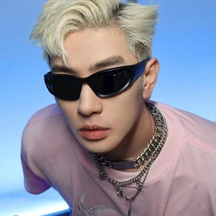 Y2K%20Silver%20Black%20Sporty%20Best%20Selling%20Sunglasses%20For%20Men%20-%20Image%202