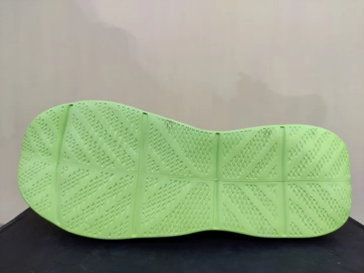 Mesh%20Neon%20Lightweight%20Sports%20Shoes%20For%20Men%20-%20Image%206