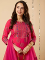 Women Cotton Blend Kurta Pant Dupatta Set. 