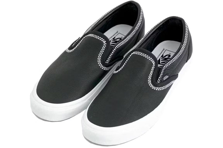 Vans%20x%20White%20Mountaineering%20UA%20Authentic%2044%20Deck%20DX%20Black%20Slip-On%20Sneakers%20for%20Unisex%202304S%20-%20Image%202
