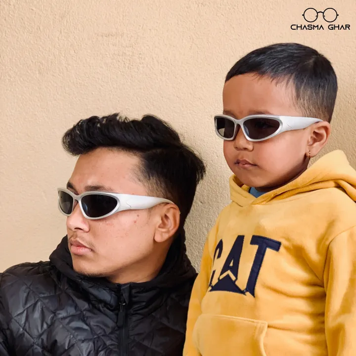 Chasma%20Ghar%20-%20Silver%20Unisex%20Y2K%20Sunglasses%20For%20Men%20And%20Women%20-%20Image%202