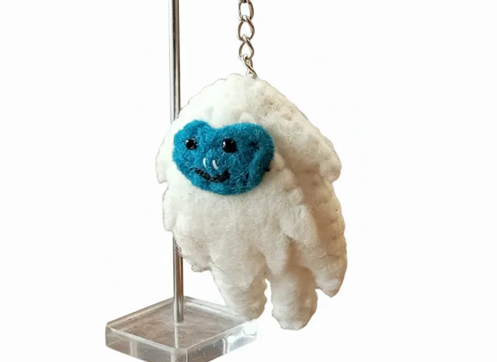 Eco-Friendly%20Hand-Felted%20Wool%20Yeti%20Key%20Ring%20-%20White,%209cm%20-%20Made%20in%20Nepal%20-%20Image%203