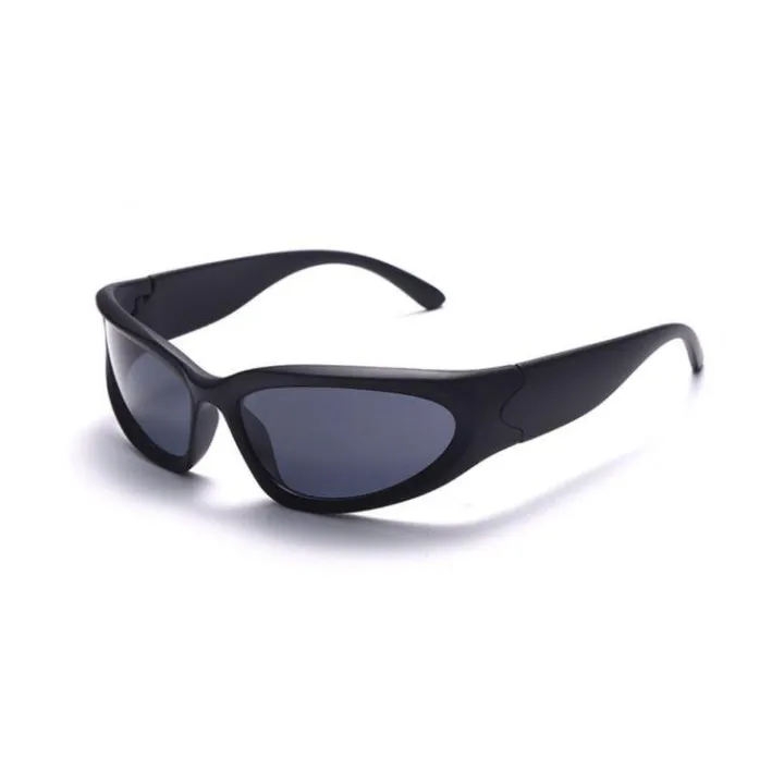 Black%20Unisex%20Y2k%20Sunglasses%20For%20Men%20And%20Women%20-%20Image%202