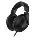 Sennheiser HD620S с закрытыми проводными наушниками. 