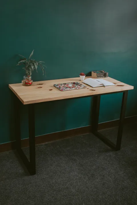 Woodstock%20Minimal%20Study%20and%20Gaming%20Table%20-%20Image%202