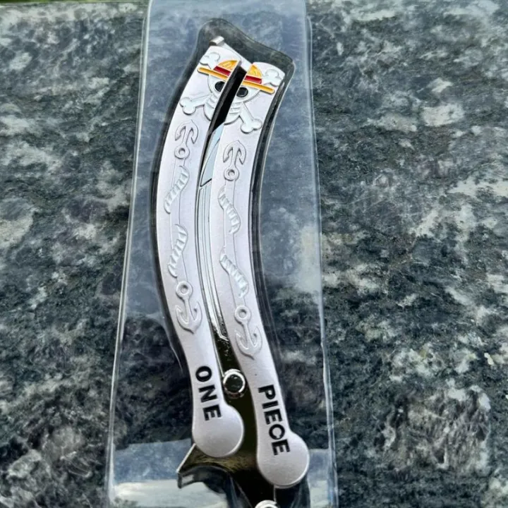 Butterfly%20Knife%20/%20Non%20-%20Sharp%20One%20Piece%20Design%20For%20Collection%20-%20Image%202