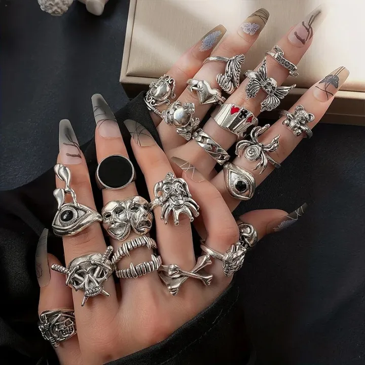 24pcs%20Gothic%20Ring%20Set%20Trendy%20Joker%20Face%20Devil%20Smile%20Face%20Patterns%20Zinc%20Alloy%20Mix%20And%20Match%20For%20Daily%20Outfits%20Party%20Accessories%20-%20Image%204
