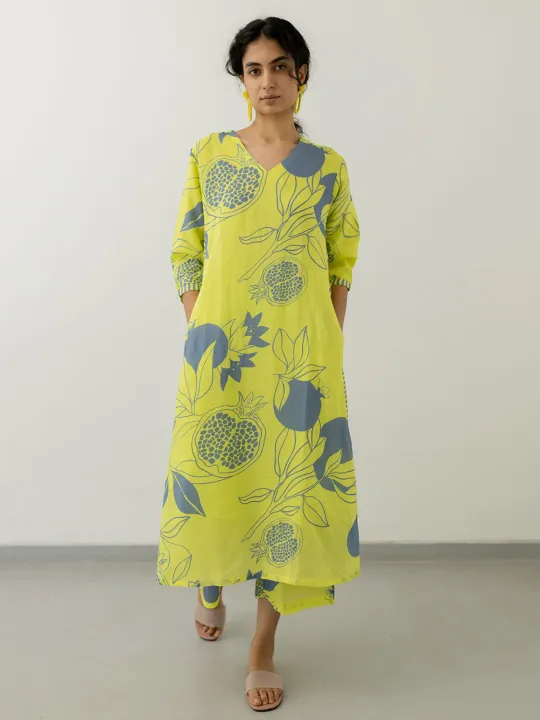 Fabdale%20White%20Floral%20Printed%20V-Neck%20Kurta%20Pant%20Co-ord%20Set%20%7C%20Wedding,%20Party%20&%20Festive%20Wear%20(RYEX009)%20-%20Image%204