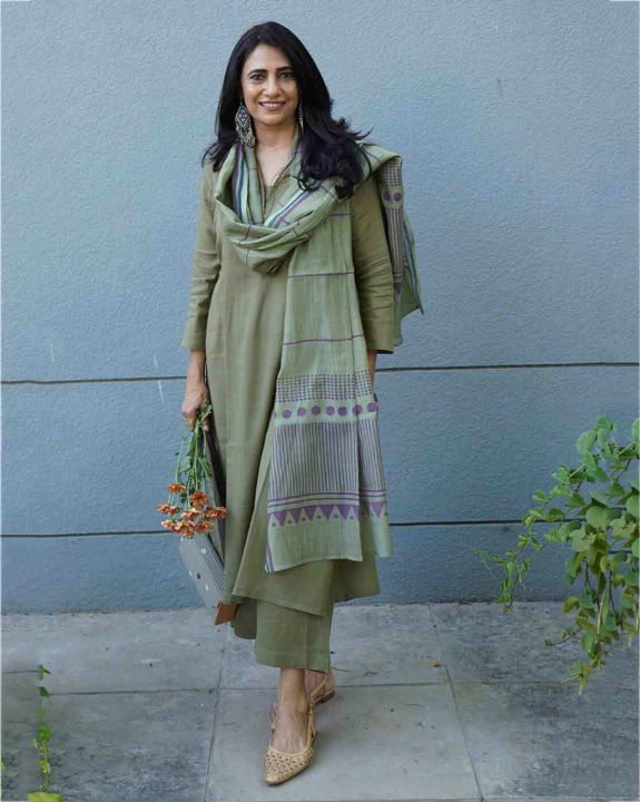 Fabdale%20Solid%20Viscose%20Rayon%20Straight%20Kurta%20Suruwal%20Set%20with%20Dupatta%20%7C%20Salwar%20Suit%20for%20Women%20%7C%20Casual%20Wear%20(PLDI-021)%20-%20Image%202