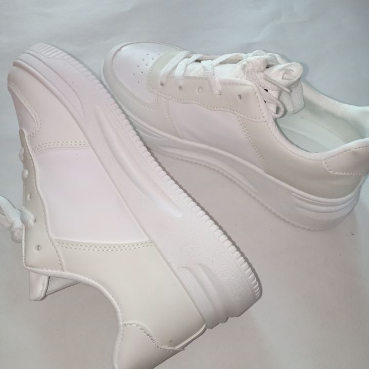 White%20Outdoor%20Color%20Changing%20Shoes%20For%20Women%20-%20Image%204