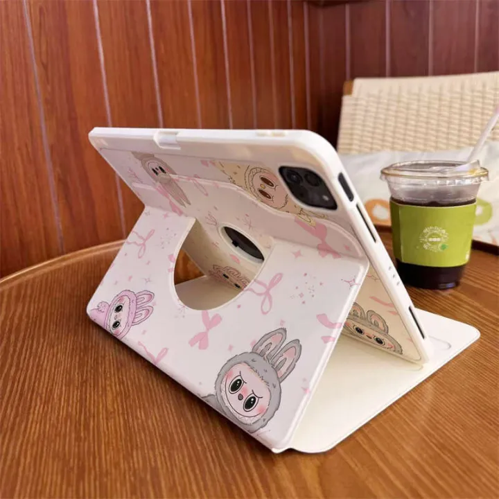 Labubu%20720%20Rotating%20Stand%2011%20Pen%20Slot%20Air%207%206%205%204%20Tablet%2010th%2010.9inch%20Compatible%20with%20iPad%208th%20Generation%2010.2inch%20Apple%20Pro%2011inch%20Acrylic%20Full%20Protection%20Shockproof%20Case%20-%20Image%203